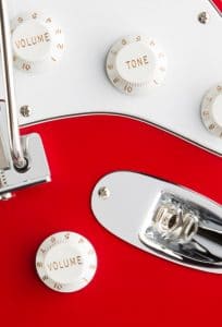 An extra control mounted behind the bridge allows Townshend to blend the signal from the piezo pickup in the bridge with the magnetic pickups’ output, creating a variety of eminently useful and unique tones to match his sonic visions.